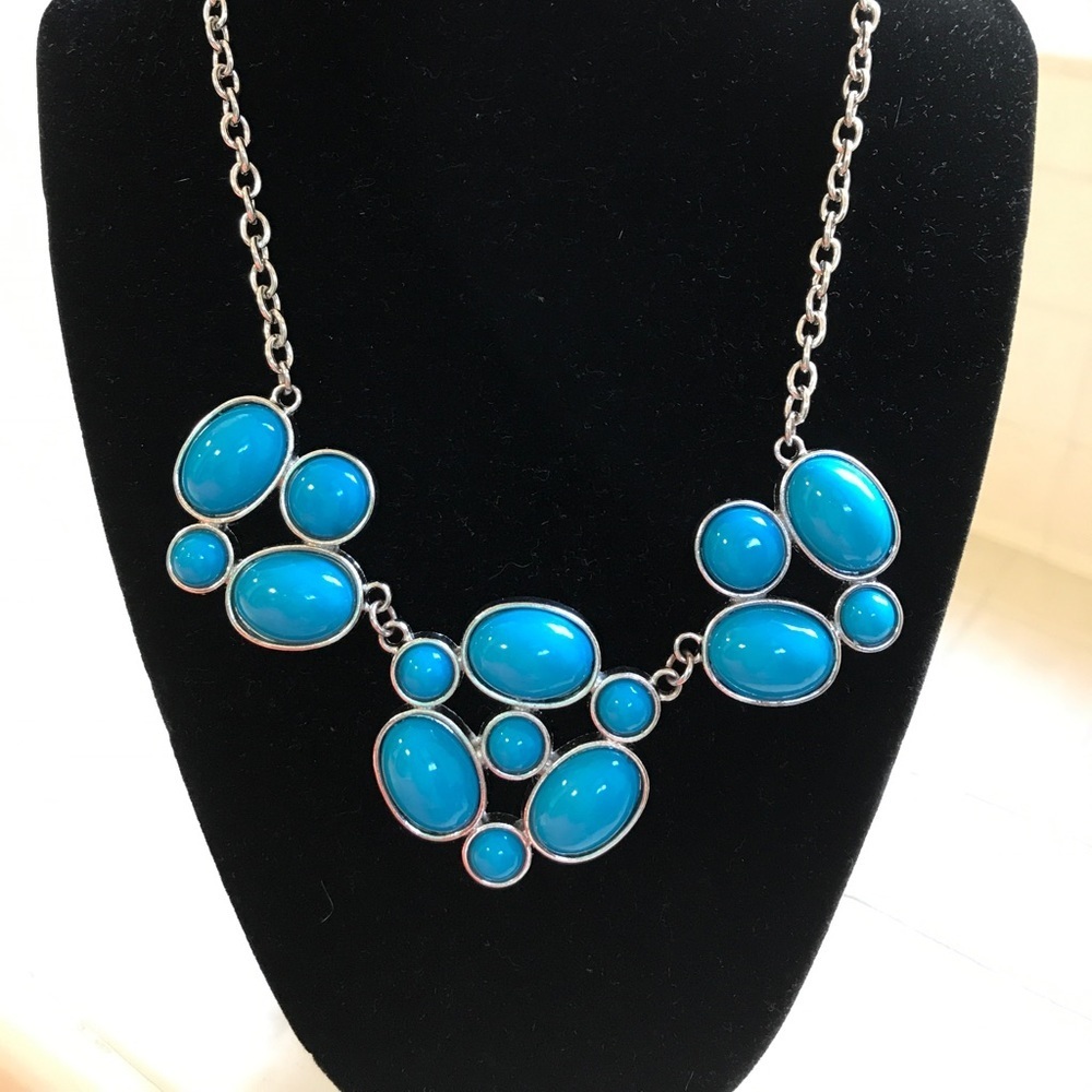 Gorgeous Turquoise-Colored Statement Necklace - image 1